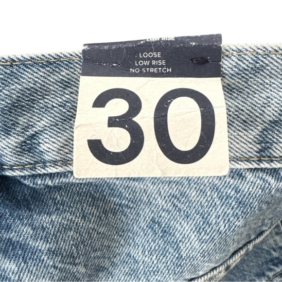 Gap Low Stride Short Size 30 Low Rise NWT - Picture 3 of 4
